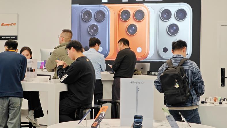 iPhone炸场、Gemini助攻,苹果AI时代真来了?